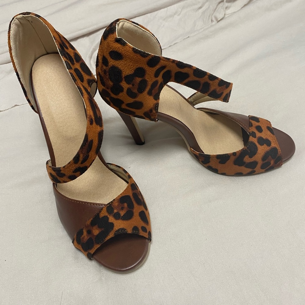 BRAND NEW animal print sandals!  Super sexy!